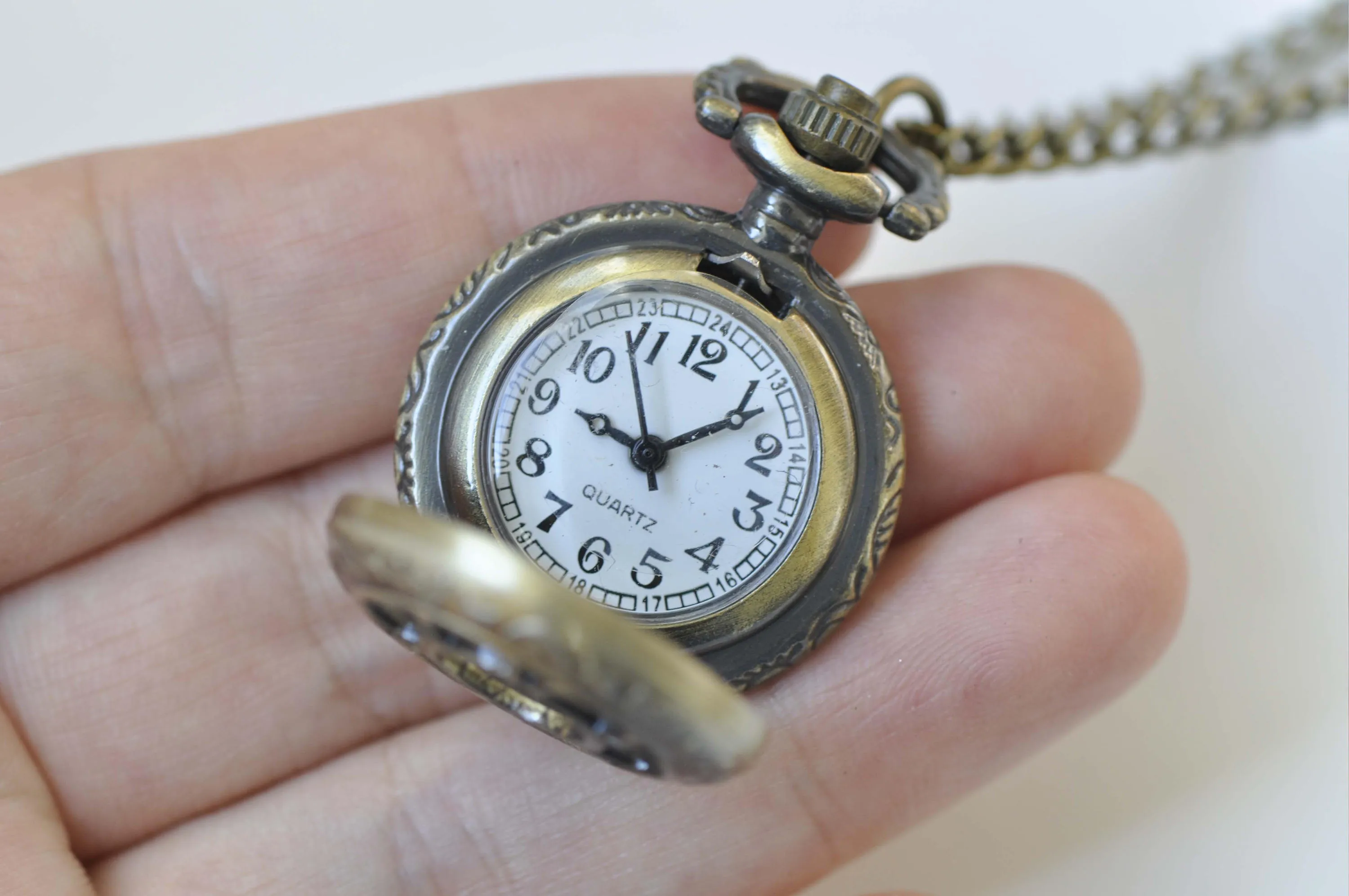 1 PC Antique Bronze Cut Out Flower Pocket Watch Necklace 27mm A426
