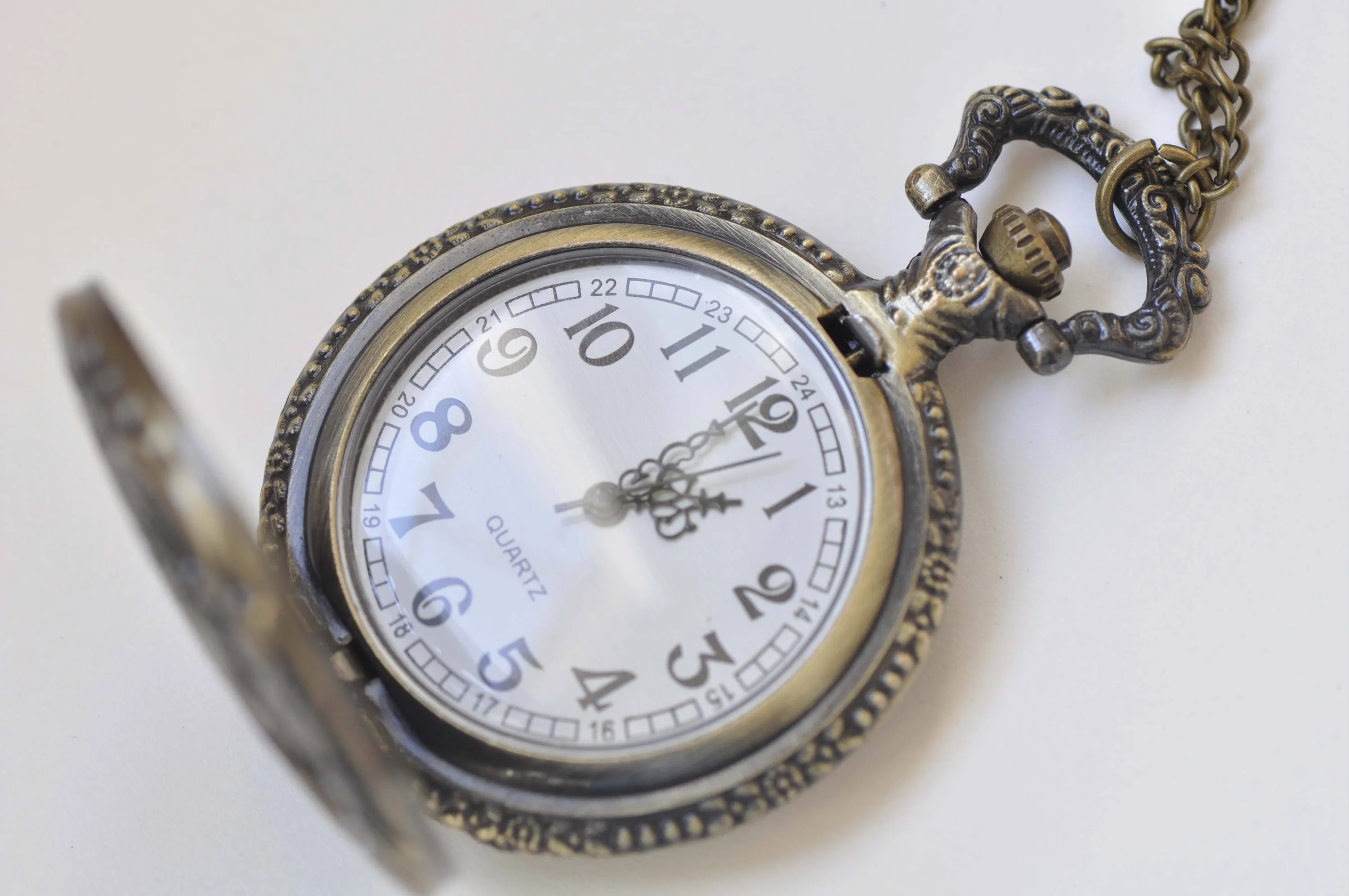 1 PC Antique Bronze Steampunk Train Large Pocket Watch Necklace A574