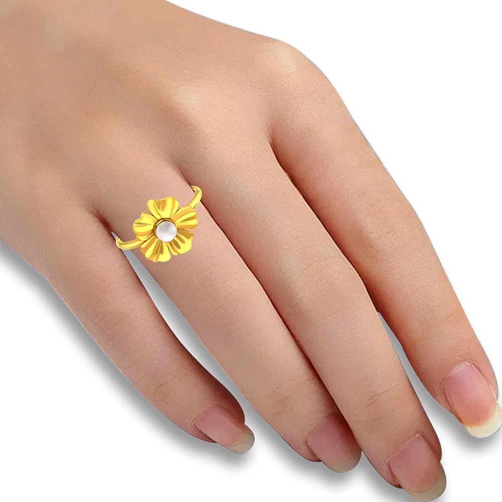 14k Solid Gold Ring With A Floral Motif And A Pearl In Between