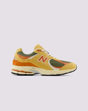 Activewear gear New Balance 2002R "Dried Apricot/Infield Clay/Dark Olivine" Fashion essentials