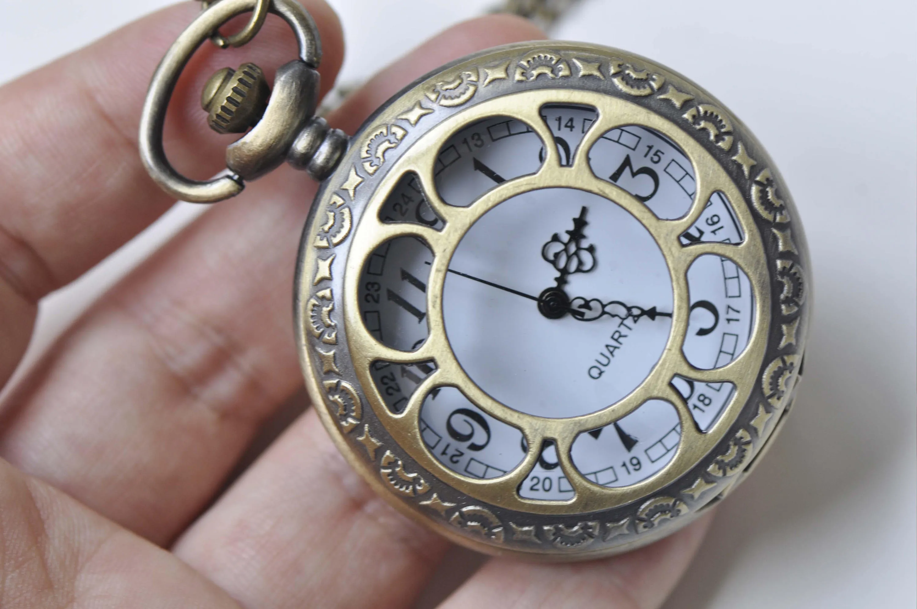 Antique Bronze Large Filigree Flower Round Pocket Watch Set of 1 A1617