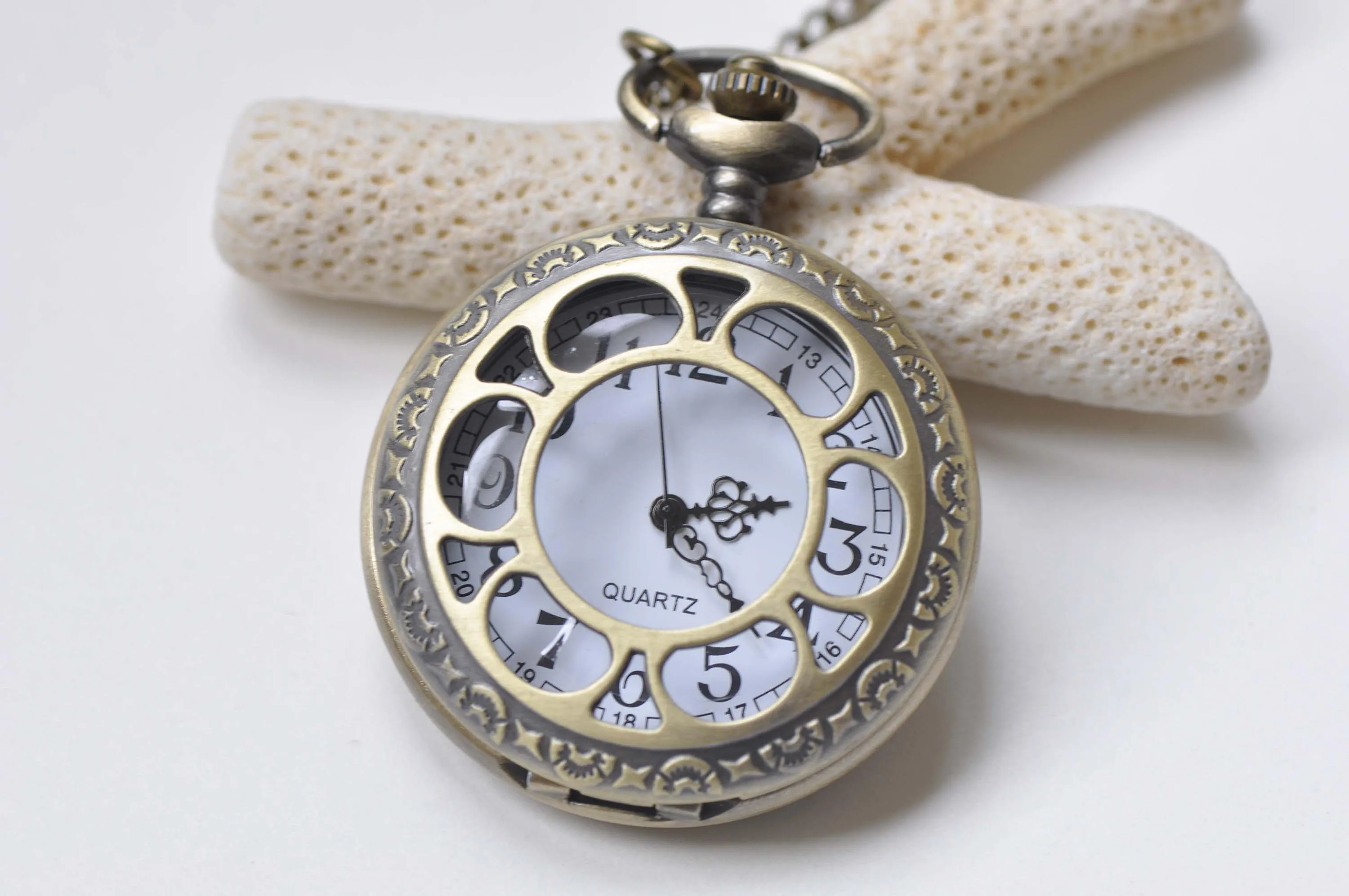Antique Bronze Large Filigree Flower Round Pocket Watch Set of 1 A1617