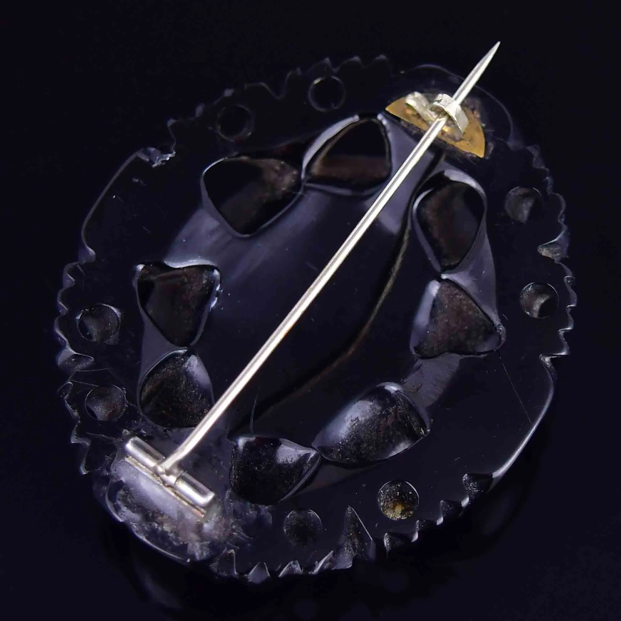 Antique Victorian Carved Whitby Jet In Memory Of Mourning Brooch