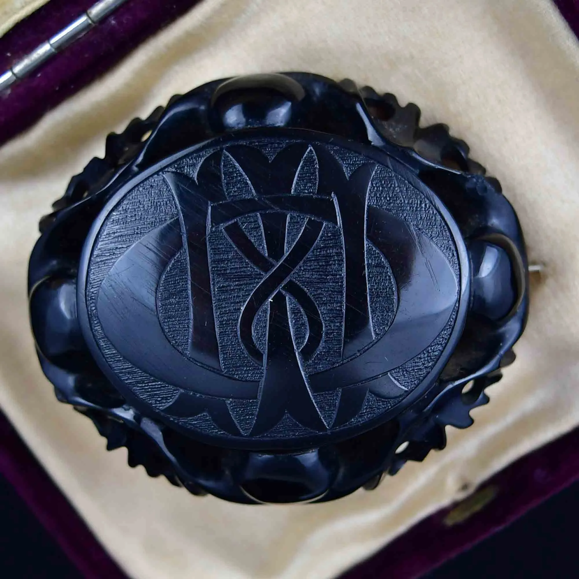 Antique Victorian Carved Whitby Jet In Memory Of Mourning Brooch