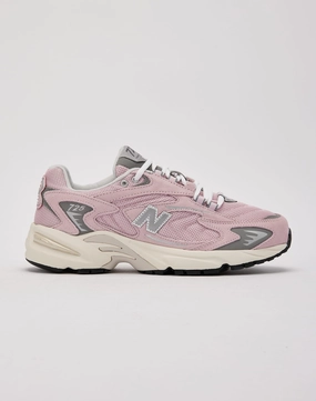 Apparel finds New Balance 725v1 Fashion museums