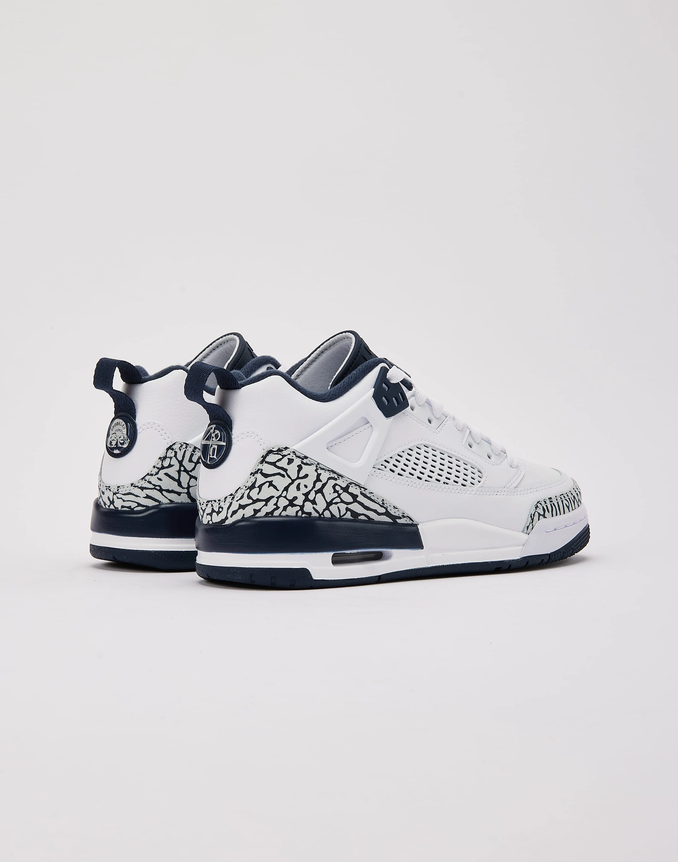 Athleisure fashion Jordan Spizike Low Grade-School