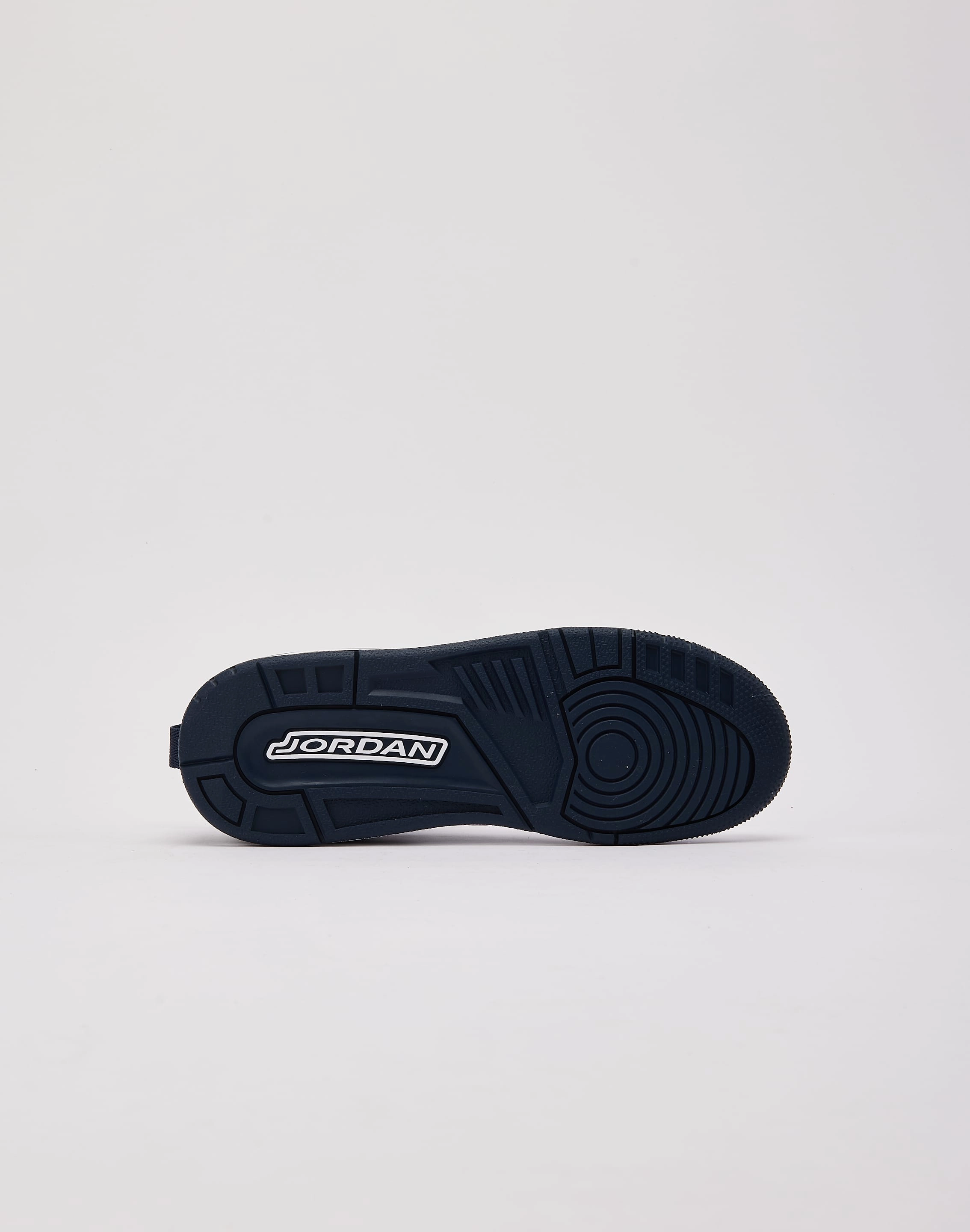 Athleisure fashion Jordan Spizike Low Grade-School