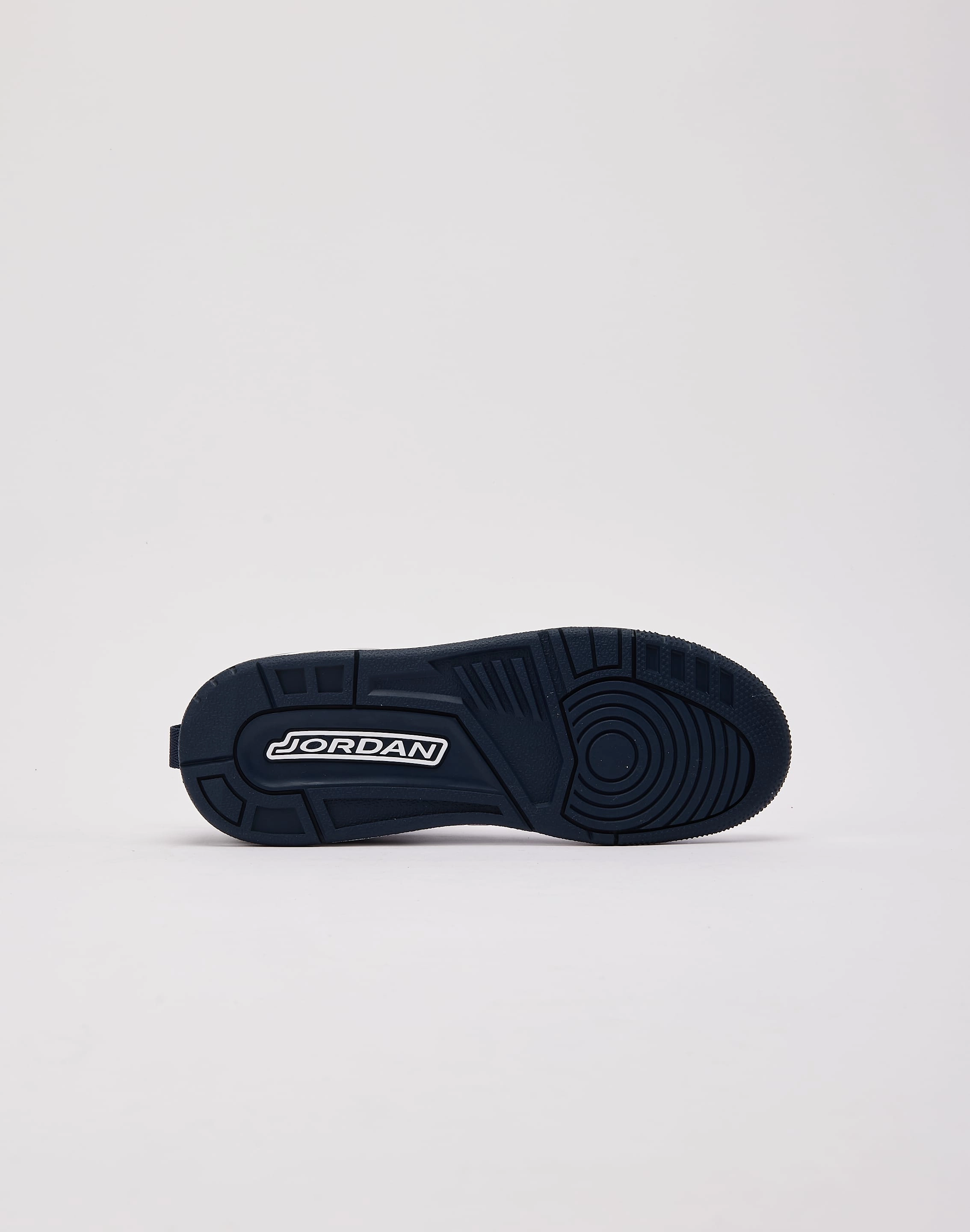 Athleisure fashion Jordan Spizike Low Grade-School