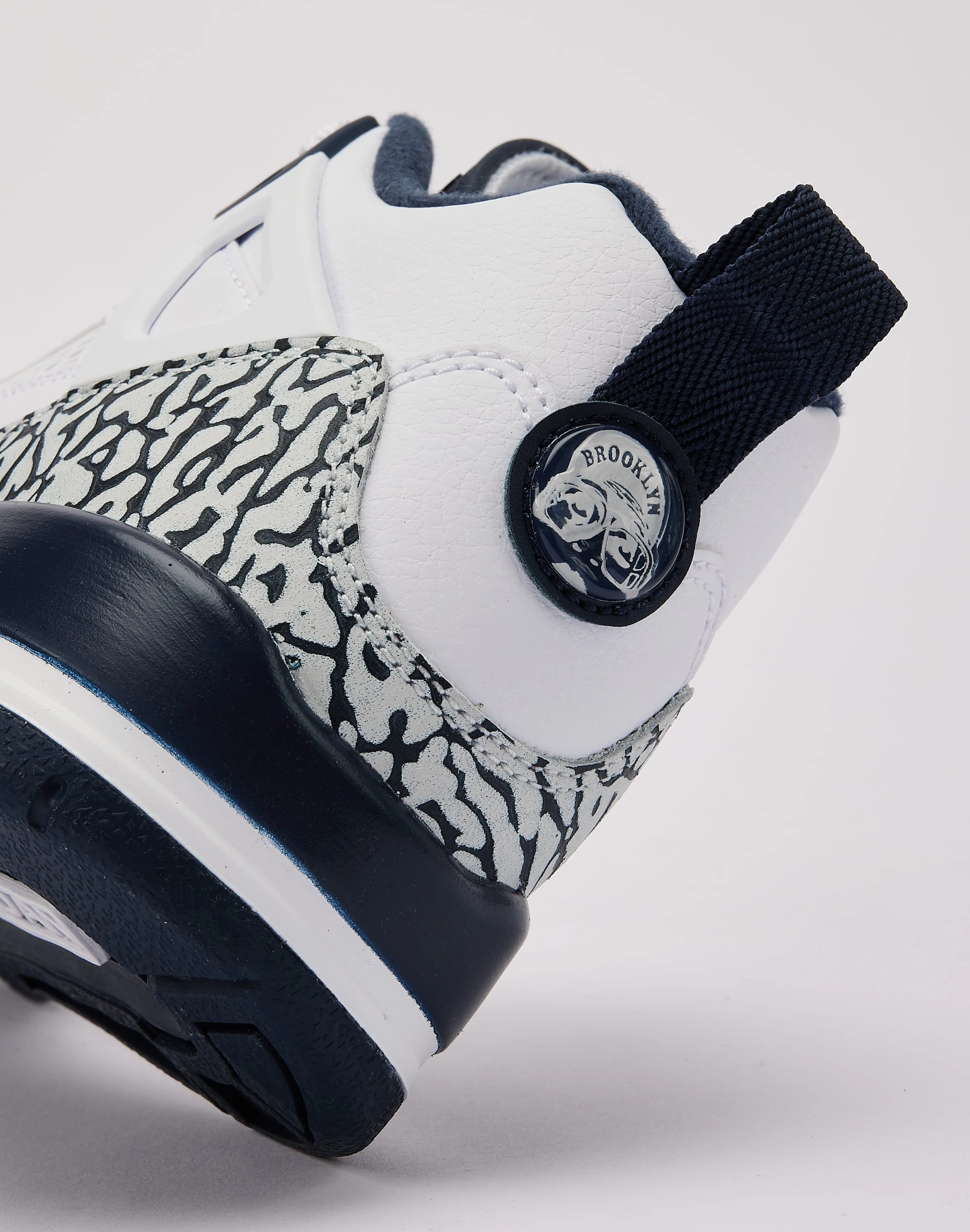Athleisure fashion Jordan Spizike Low Grade-School
