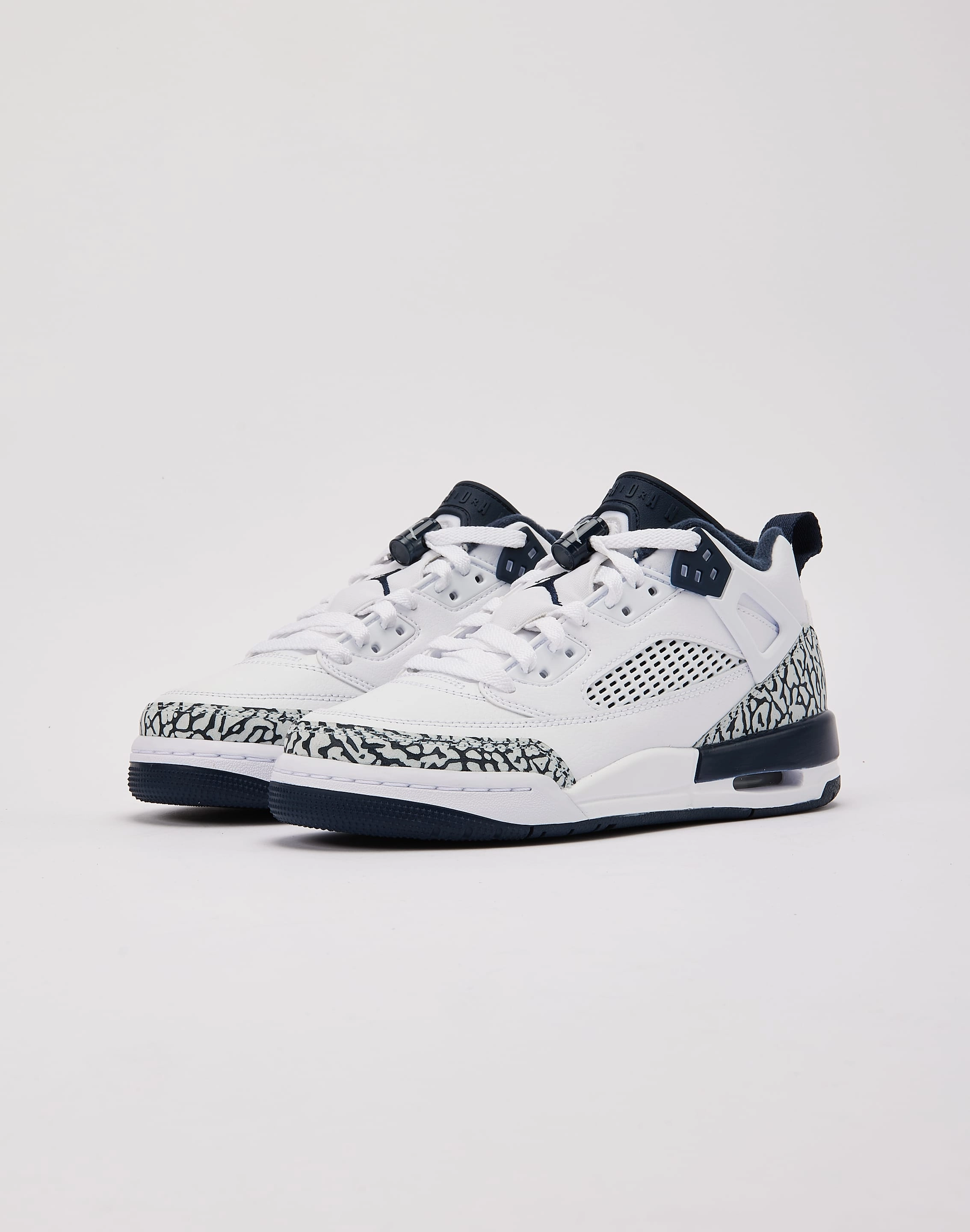 Athleisure fashion Jordan Spizike Low Grade-School