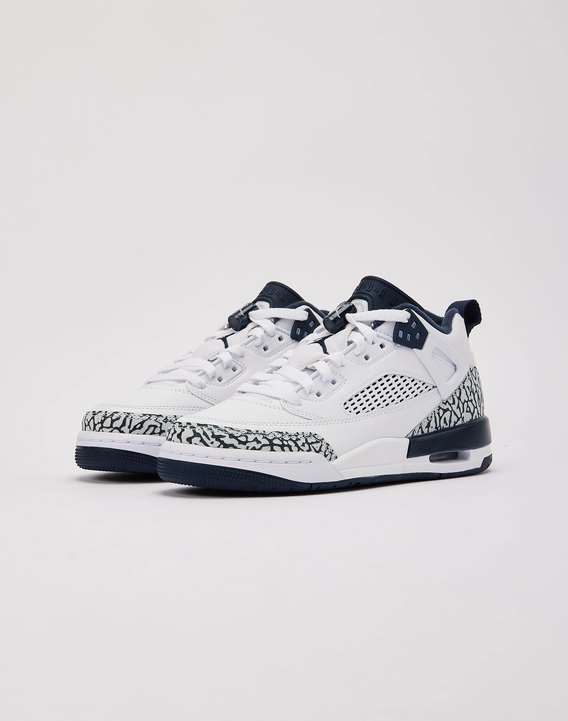 Athleisure fashion Jordan Spizike Low Grade-School
