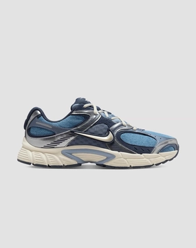 Athleisure fashion Nike V5 RNR Fashion rental