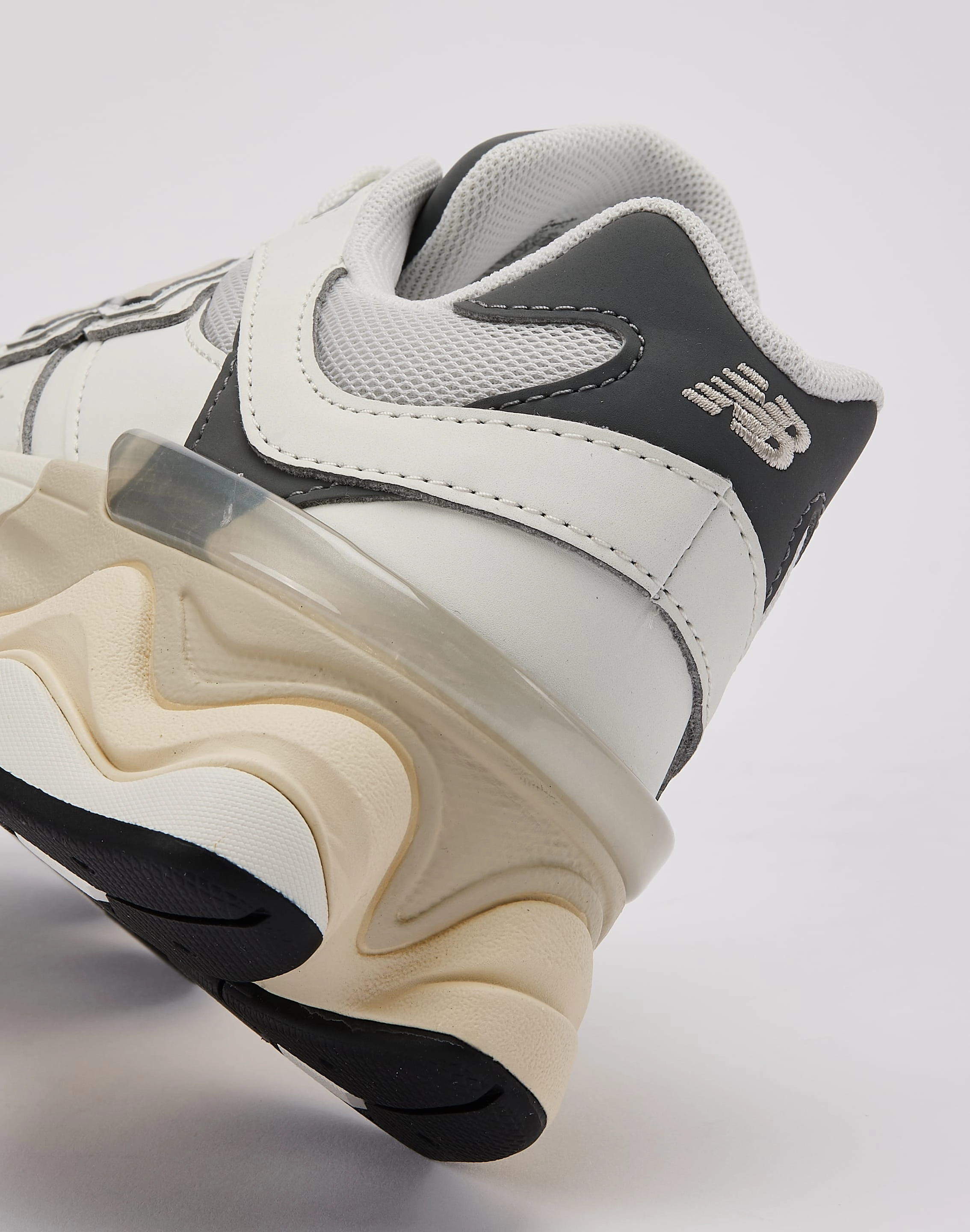 Beachwear items New Balance 9060 Grade-School