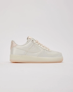 Business casual wear Nike Air Force 1 Low '07 LV8 Luxury fashion items