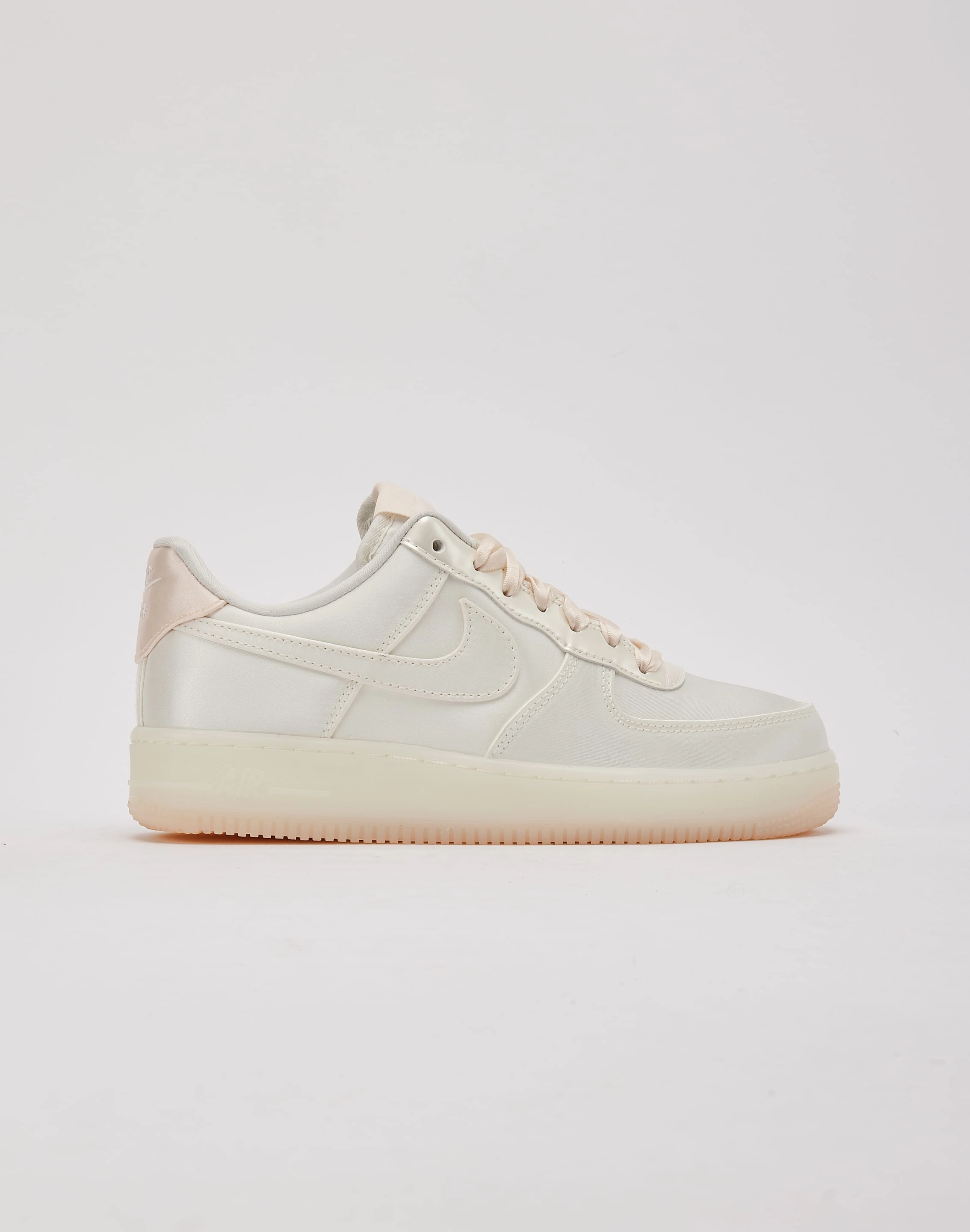 Business casual wear Nike Air Force 1 Low '07 LV8 Luxury fashion items