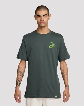 Casual wear options Nike Sportswear Club Green Tee Fashion shows
