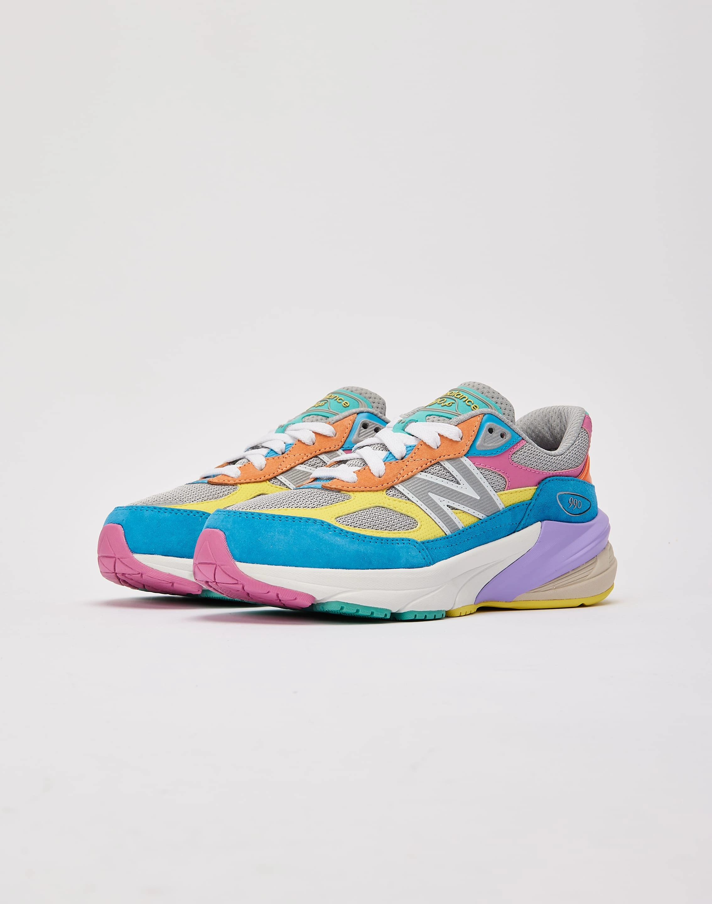 Classic fashion pieces New Balance 990v6 'Gelato' Grade-School