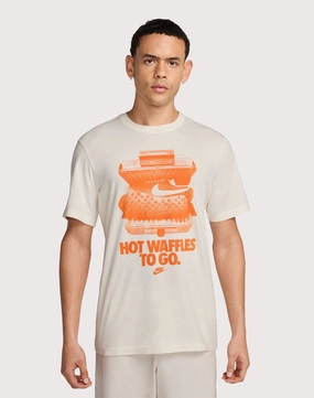 Classic fashion pieces Nike Sportswear Tee Fashion models