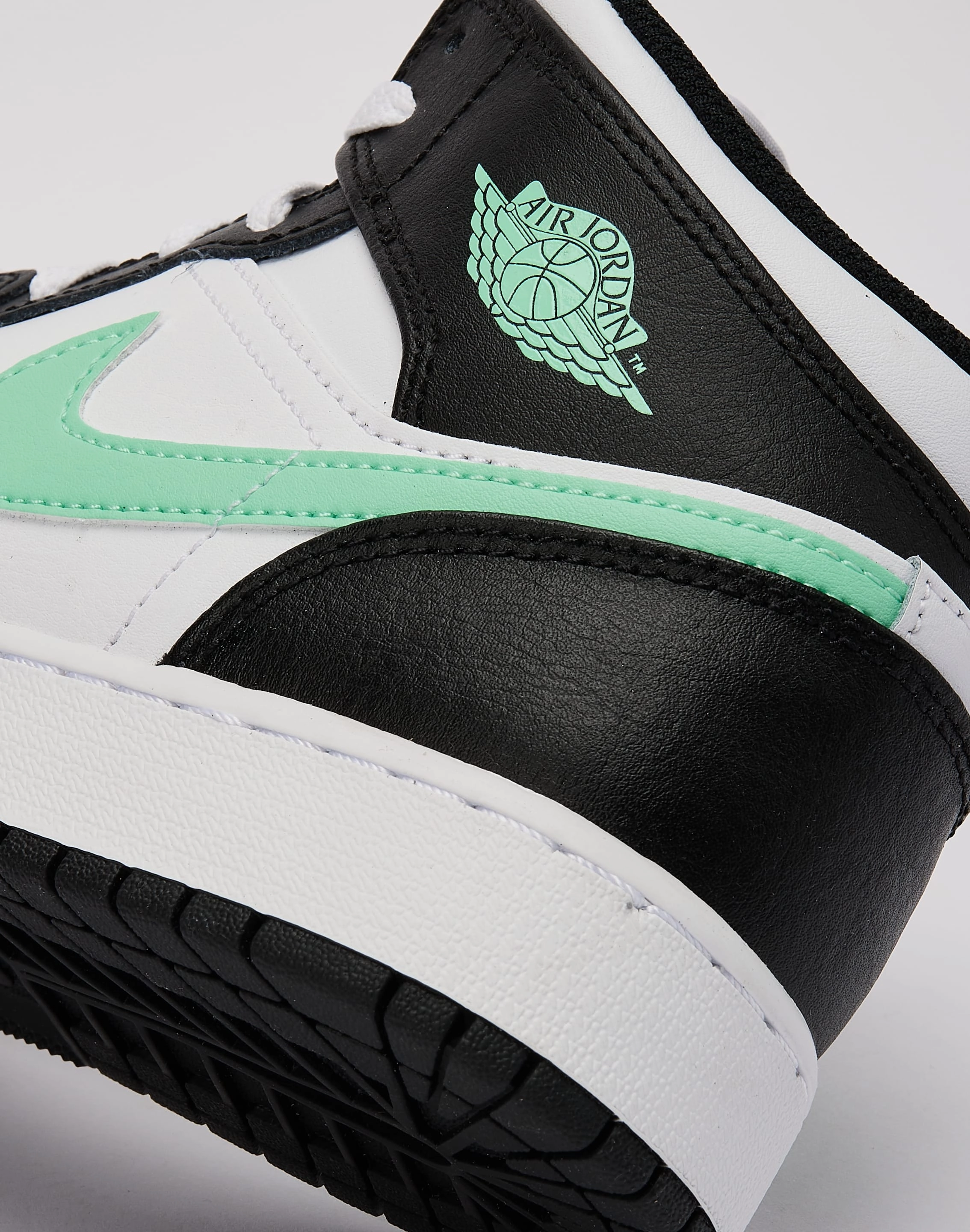 Clothing assortments Jordan Air Jordan 1 Mid Grade-School
