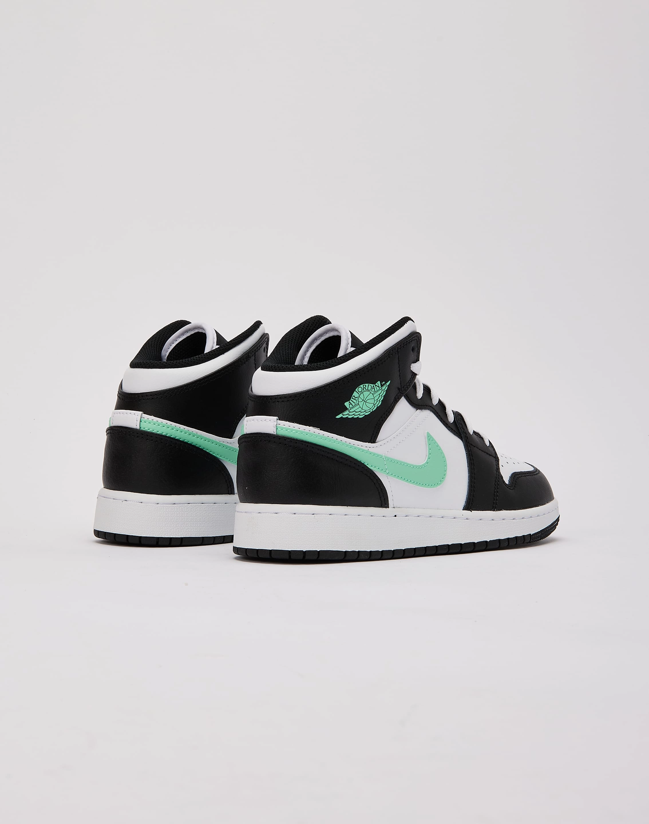 Clothing assortments Jordan Air Jordan 1 Mid Grade-School