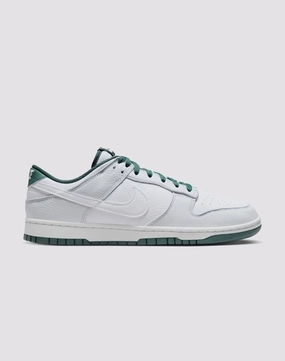Clothing types Nike Dunk Low Outerwear options