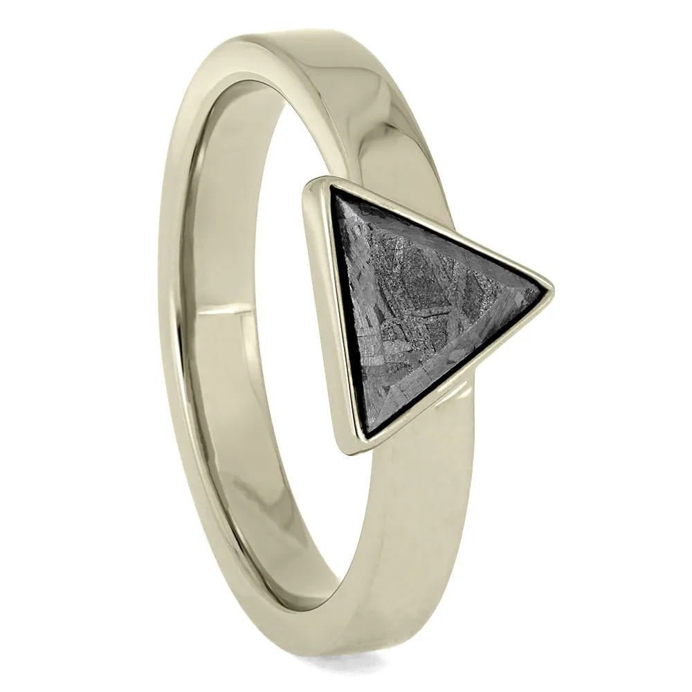 Coordinating Meteorite Rings with Triangle Meteorite Stone