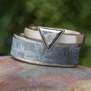 Coordinating Meteorite Rings with Triangle Meteorite Stone