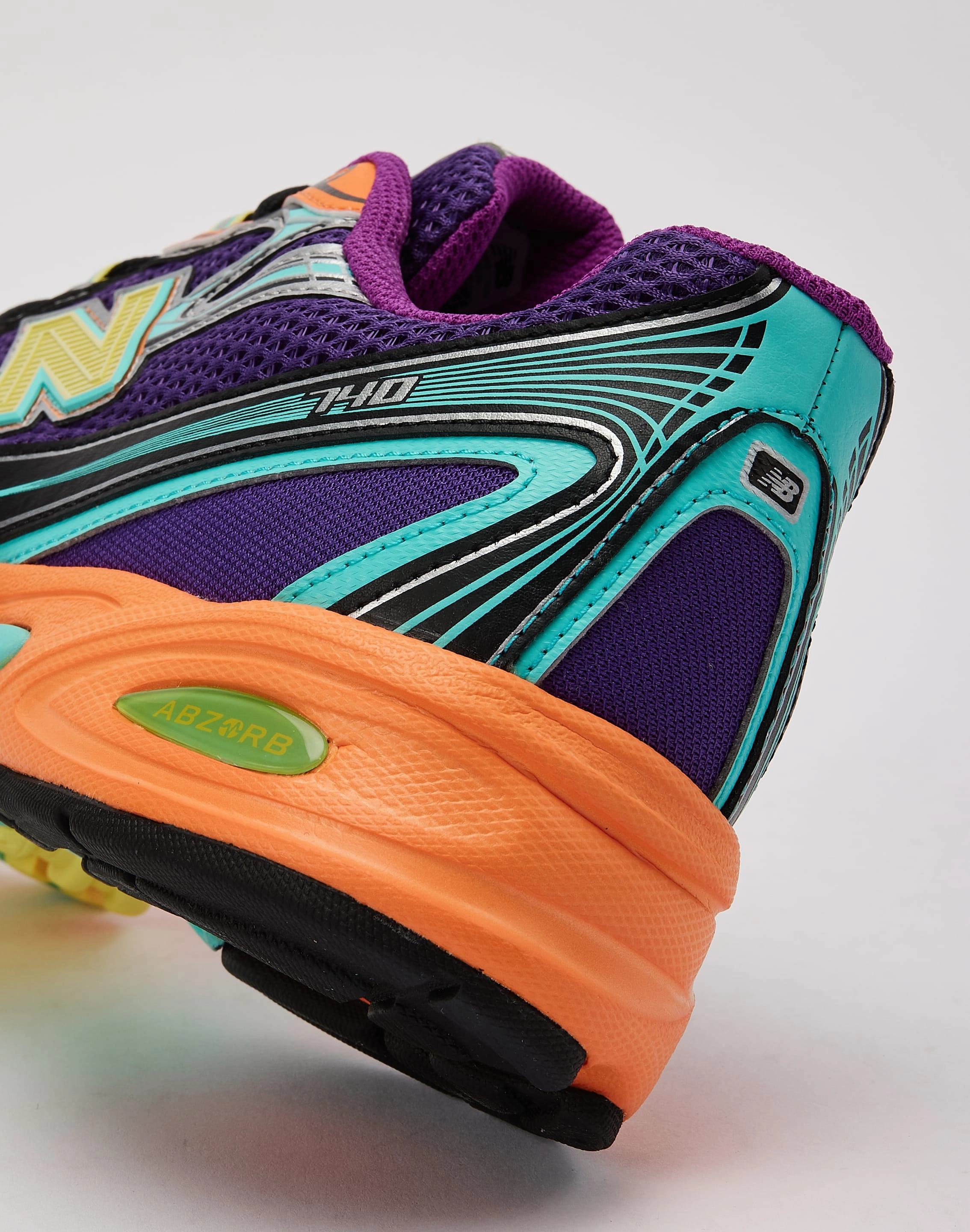 Embroidered fashion New Balance 740 Grade-School