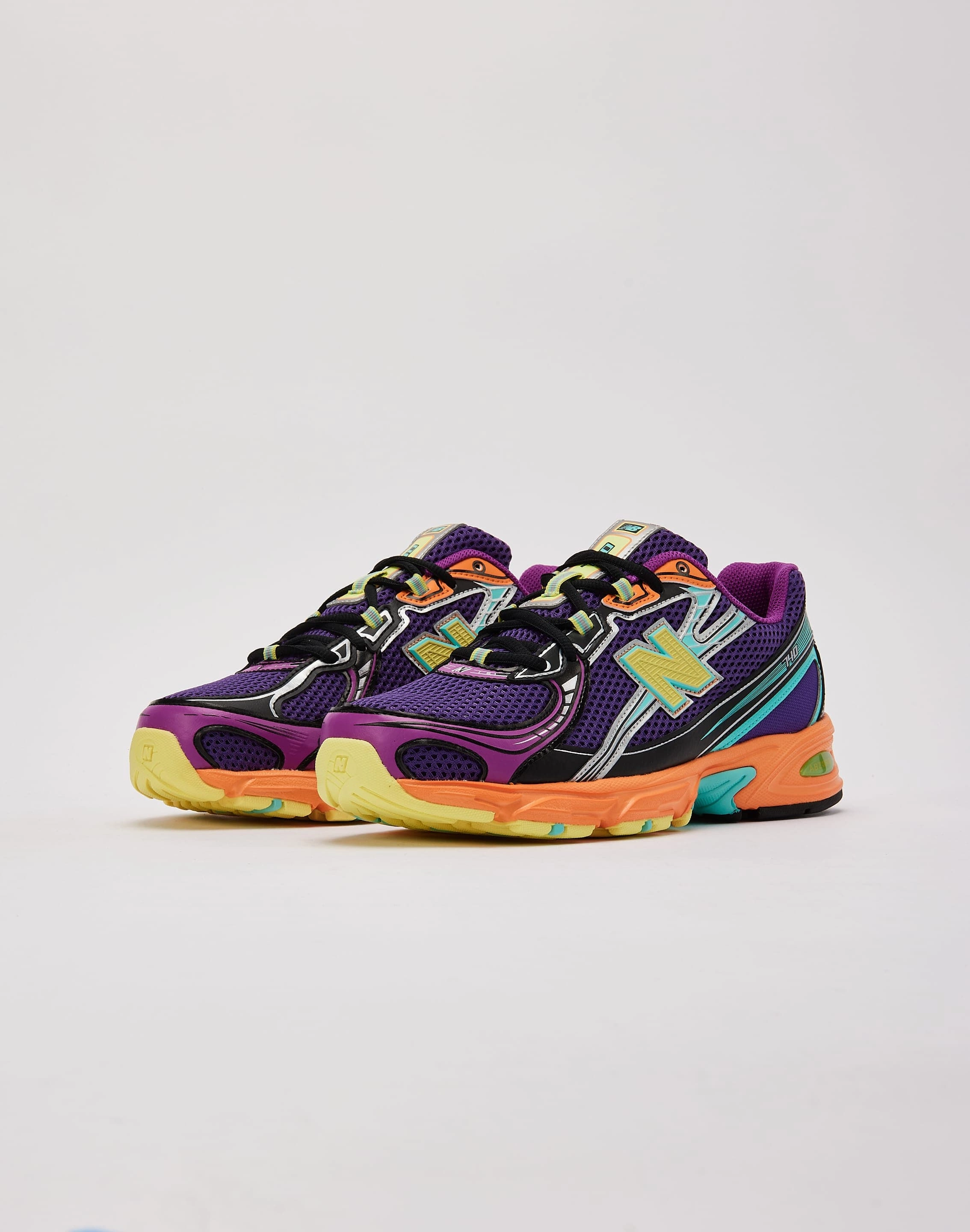 Embroidered fashion New Balance 740 Grade-School