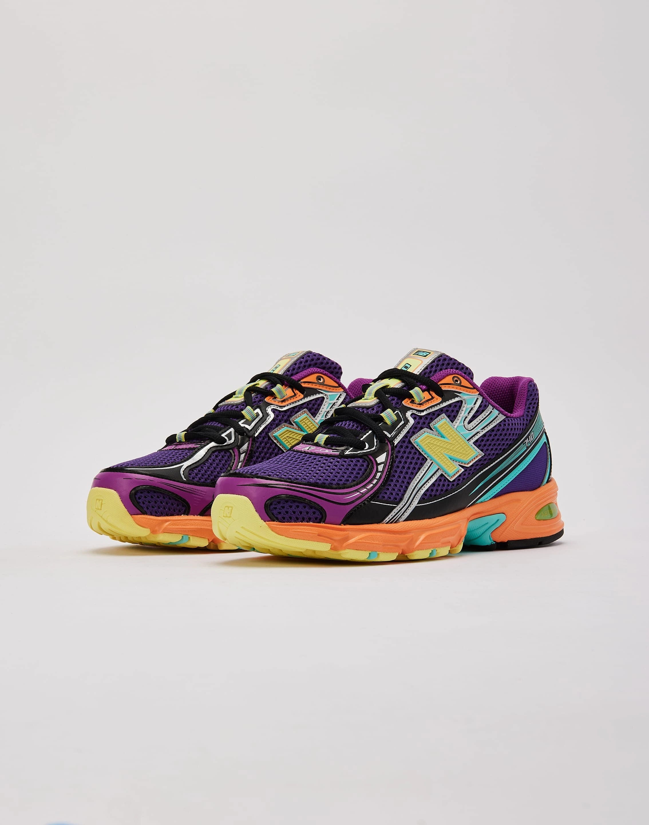 Embroidered fashion New Balance 740 Grade-School