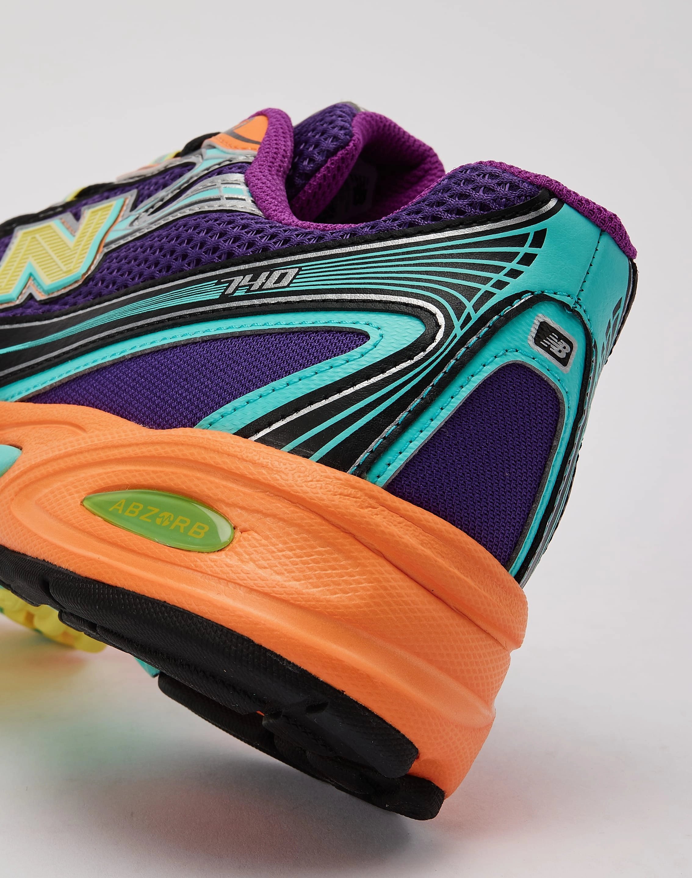 Embroidered fashion New Balance 740 Grade-School