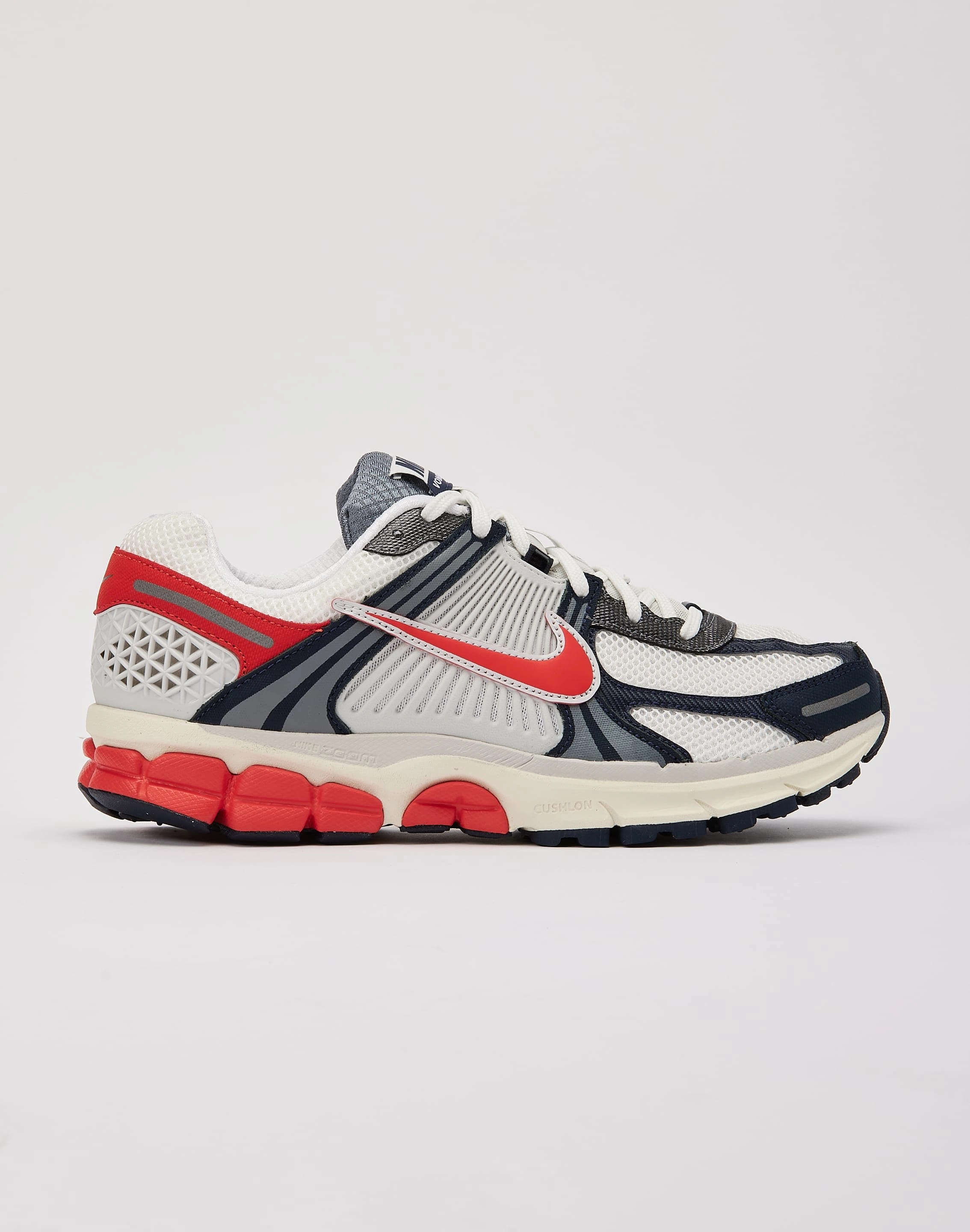 Fashion for all body types Nike Zoom Vomero 5 Patterned fashion (floral, stripes, etc.)
