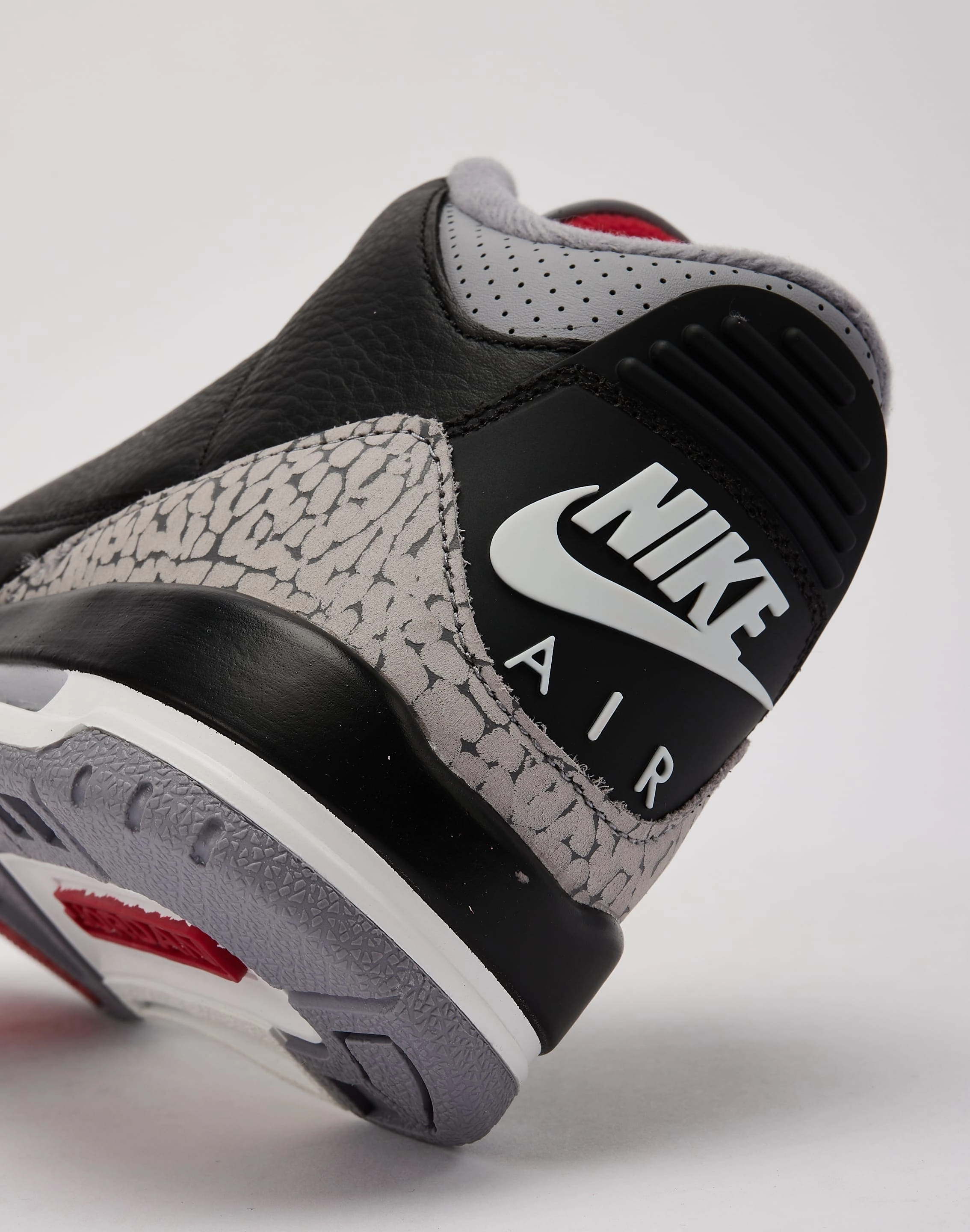 Fashion culture Jordan Air Jordan 3 Retro 'Black Cement' Grade-School