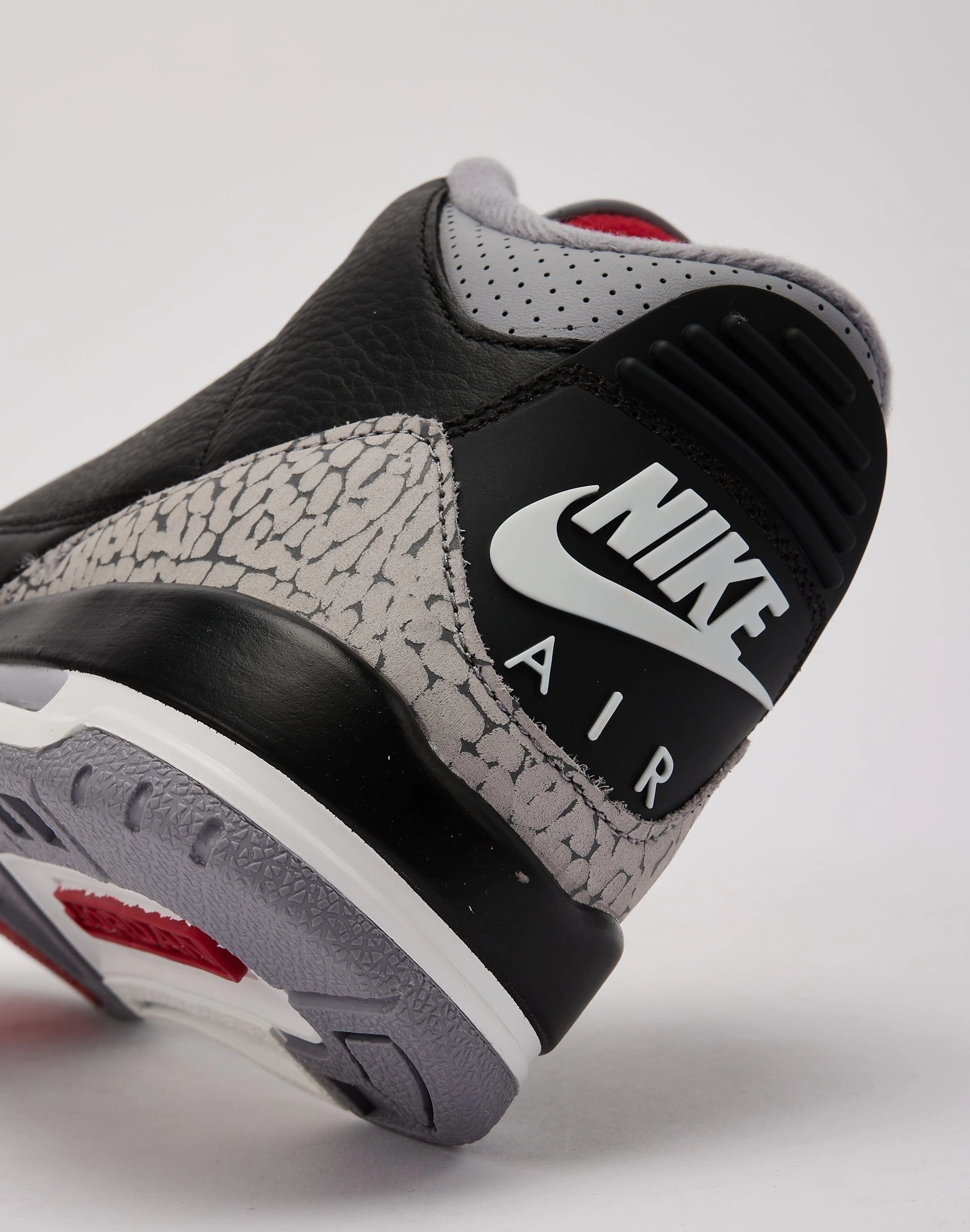 Fashion culture Jordan Air Jordan 3 Retro 'Black Cement' Grade-School