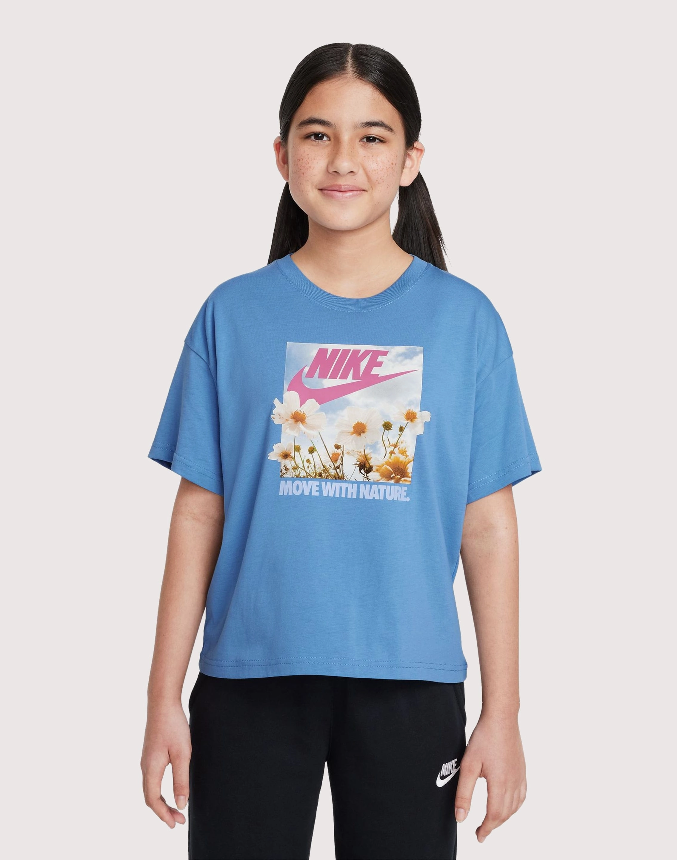 Wardrobe staples Nike Sportswear Photo Tee Fashion subscription services