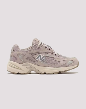 Fashion essentials New Balance 725v1 Clothing types