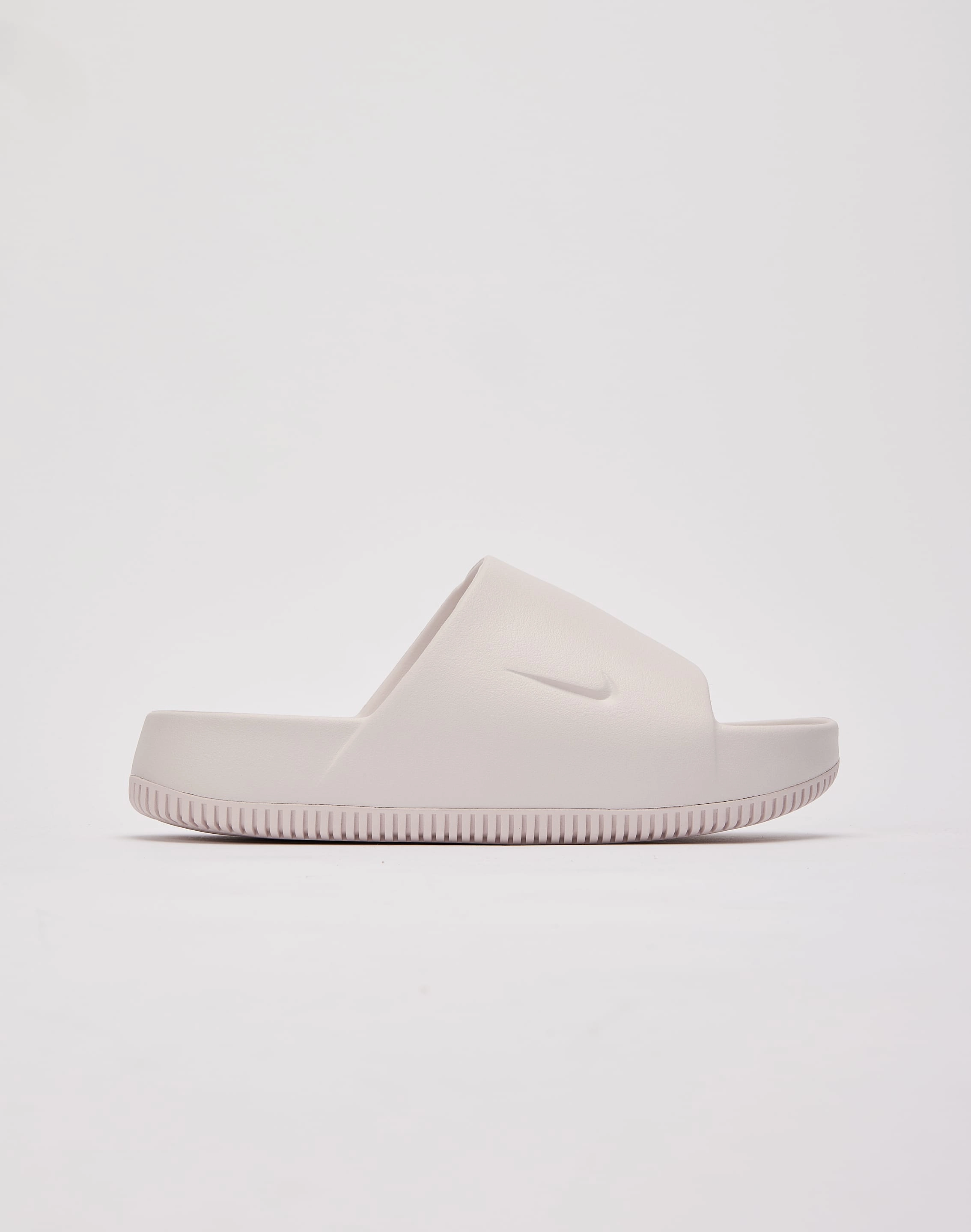 Fashion essentials Nike Calm Slides Organic fashion products