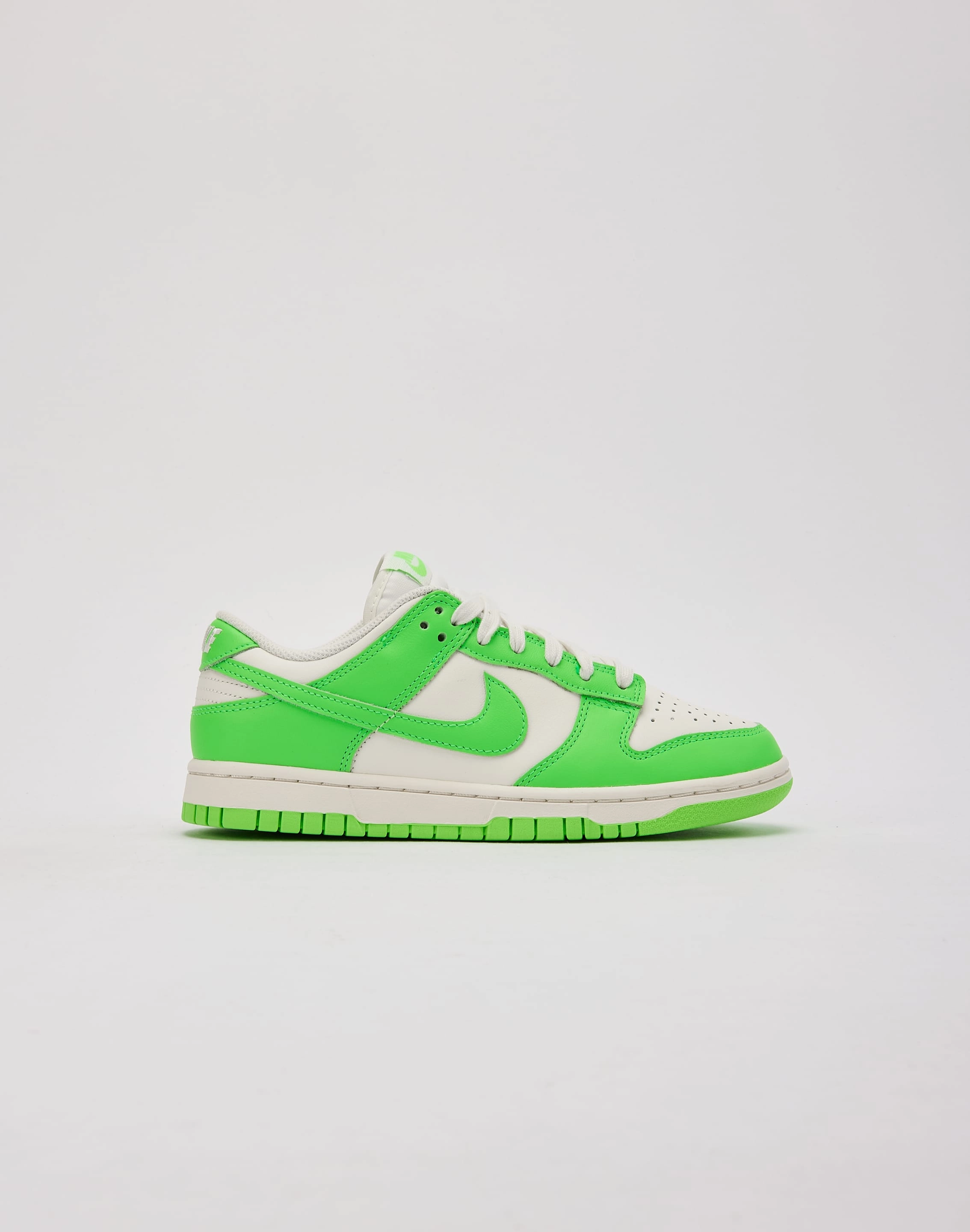 Fashion essentials Nike Dunk Low Fashionable options