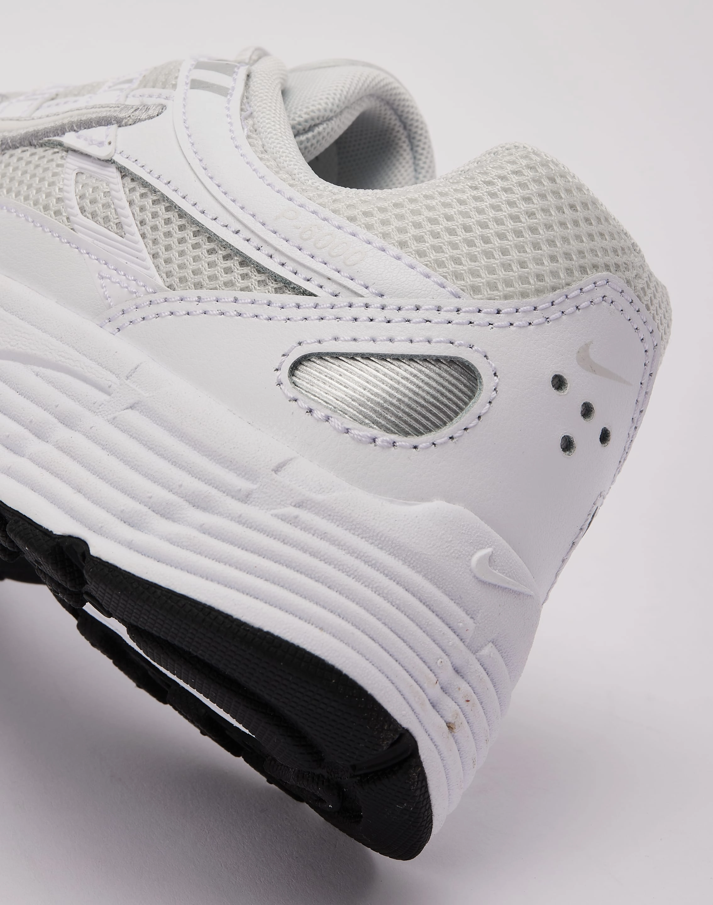 Fashion essentials Nike P-6000 Grade-School