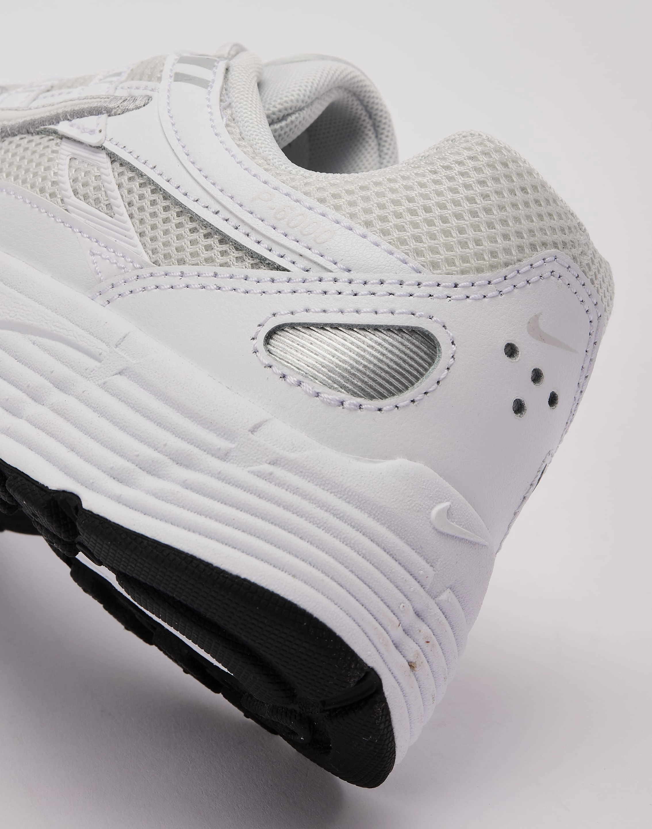 Fashion essentials Nike P-6000 Grade-School