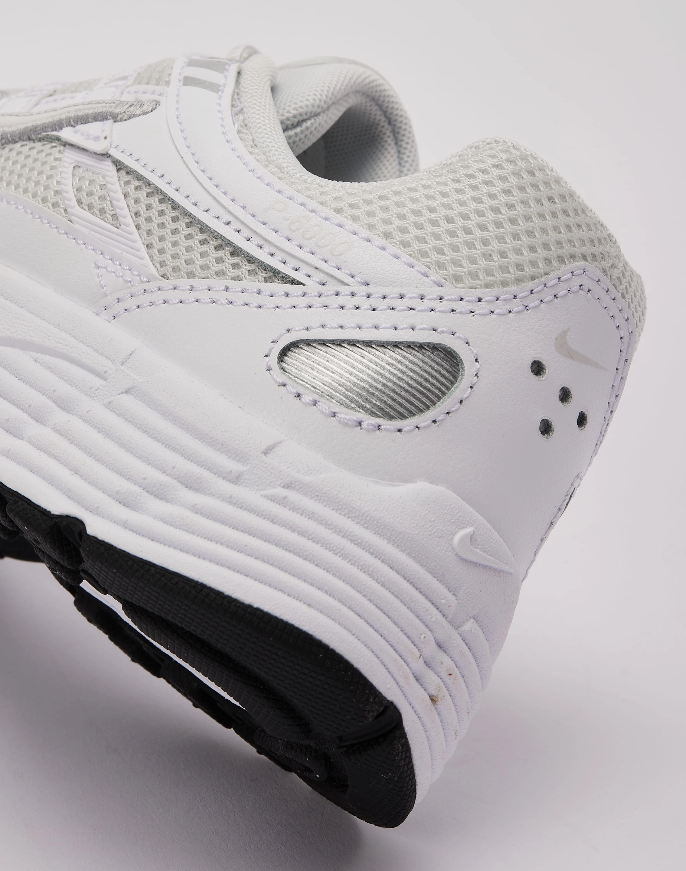 Fashion essentials Nike P-6000 Grade-School