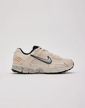 Fashion for all ages Nike Zoom Vomero 5 Fashionable options