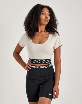 Fashion for all body types Nike Essential Swoosh Top Clothing and accessories
