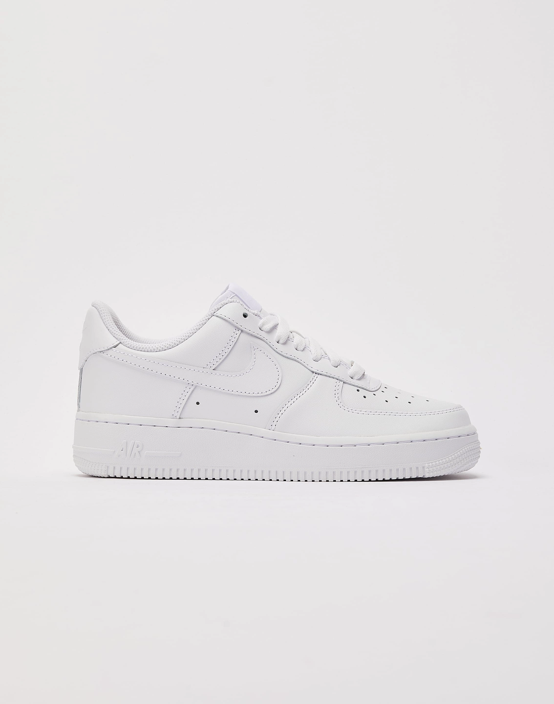Fashion for all body types Nike Wmns Air Force 1 '07 Low Vintage - inspired fashion