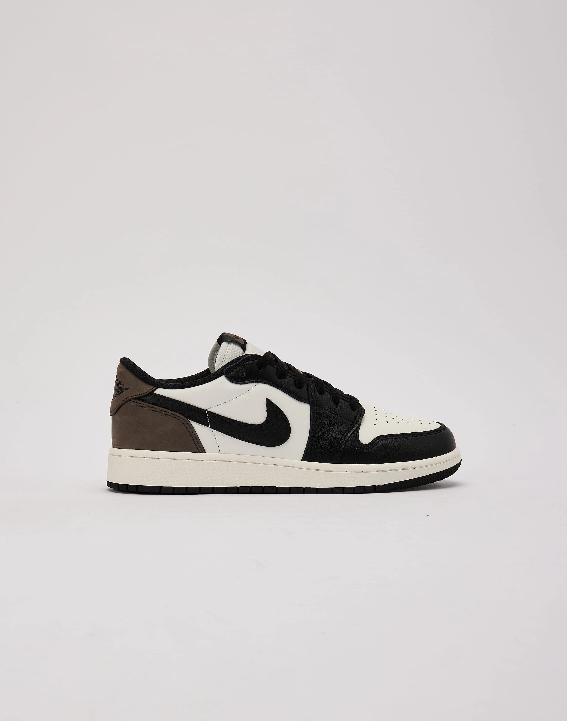 Fashion-forward items Jordan Air Jordan 1 Retro Low OG 'Mocha' Grade-School Street fashion