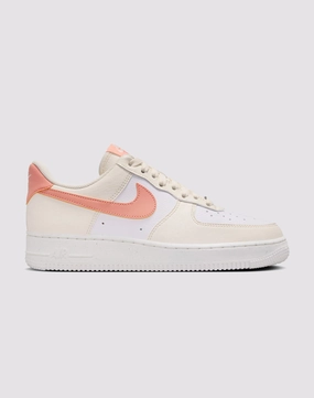Fashion influencers' recommendations Nike Air Force 1 '07 Next Nature Retro fashion finds