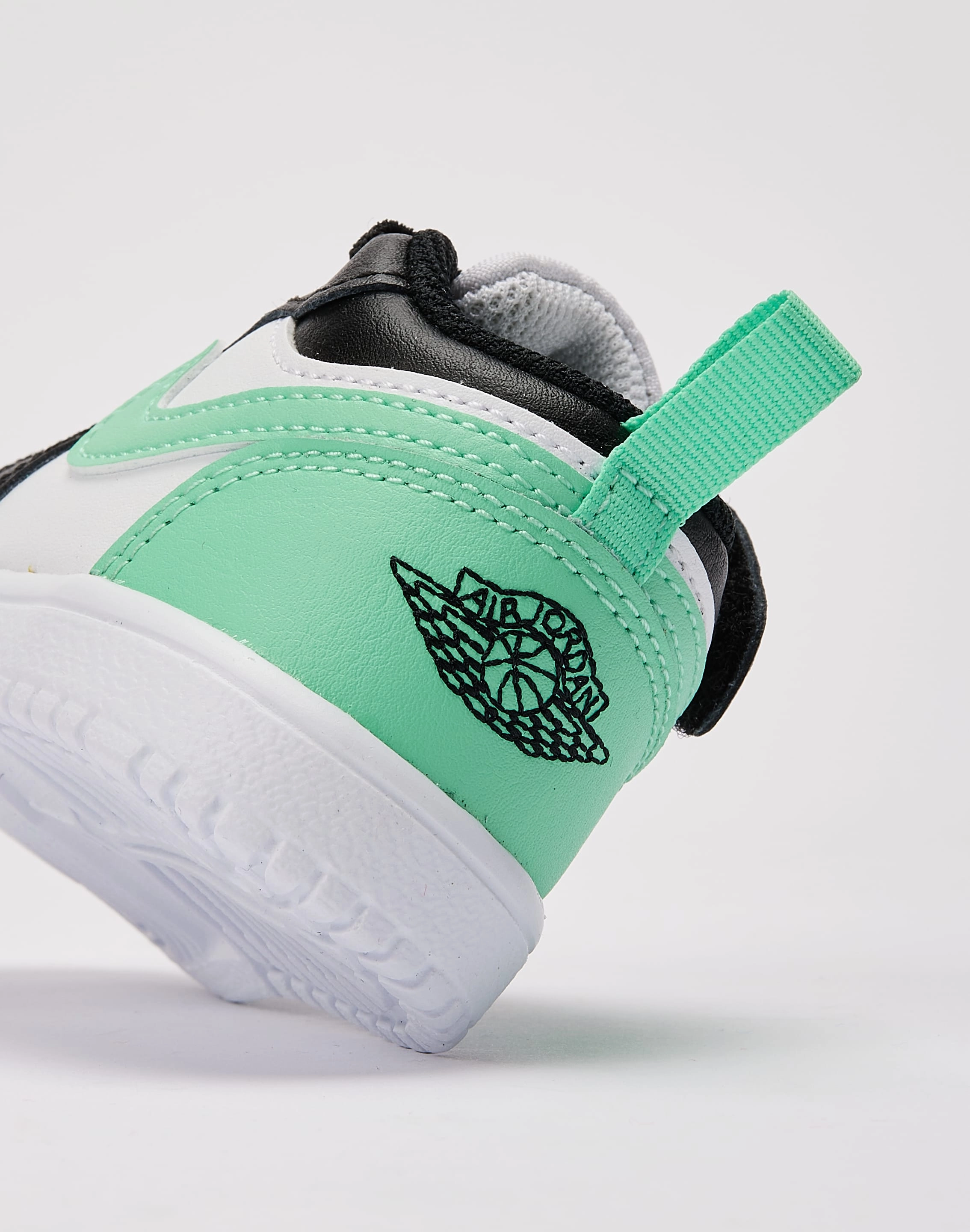 Fashion lookbook Jordan Air Jordan 1 Low Alt Toddler