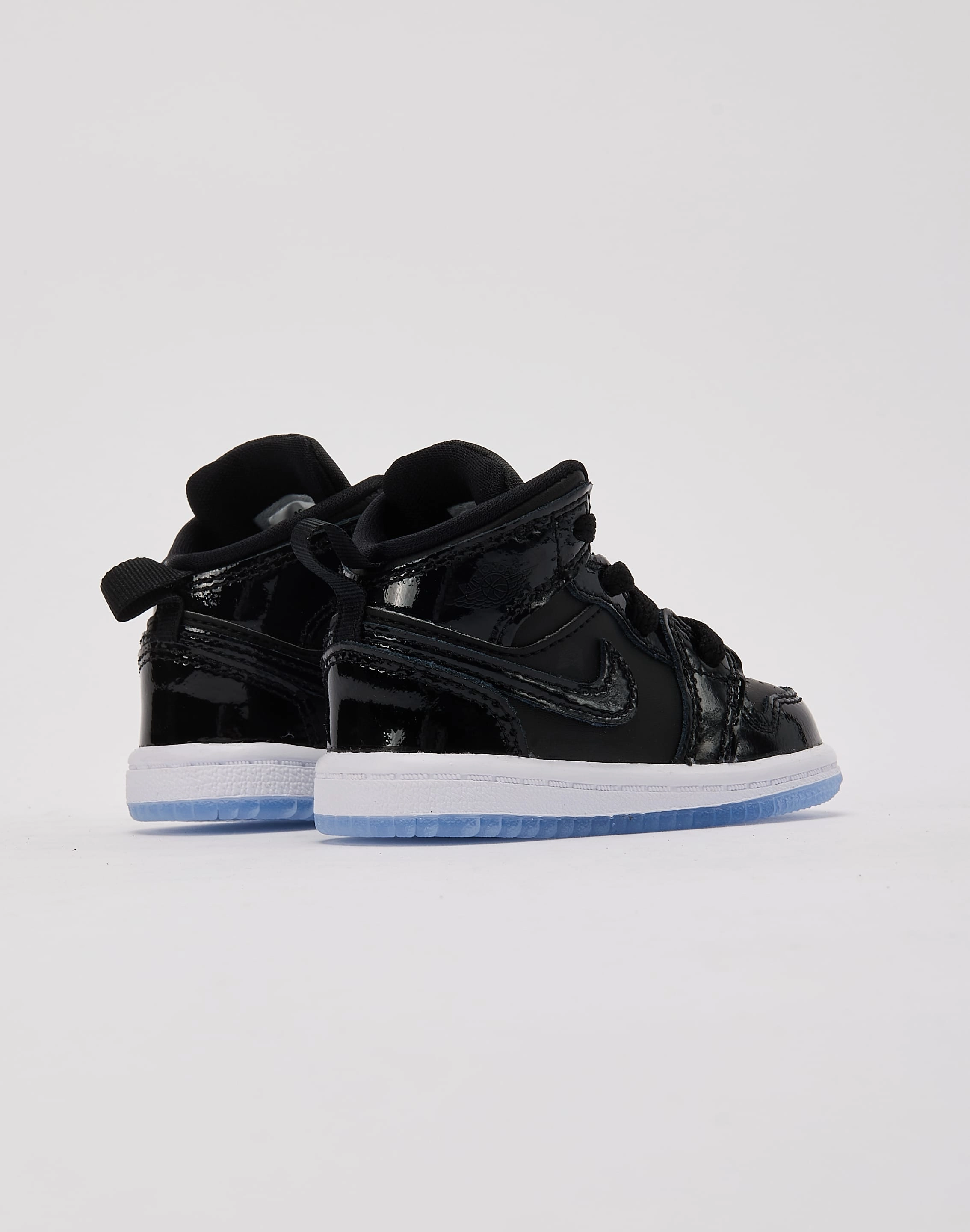 Fashion lookbook Jordan Air Jordan 1 Mid SE Toddler