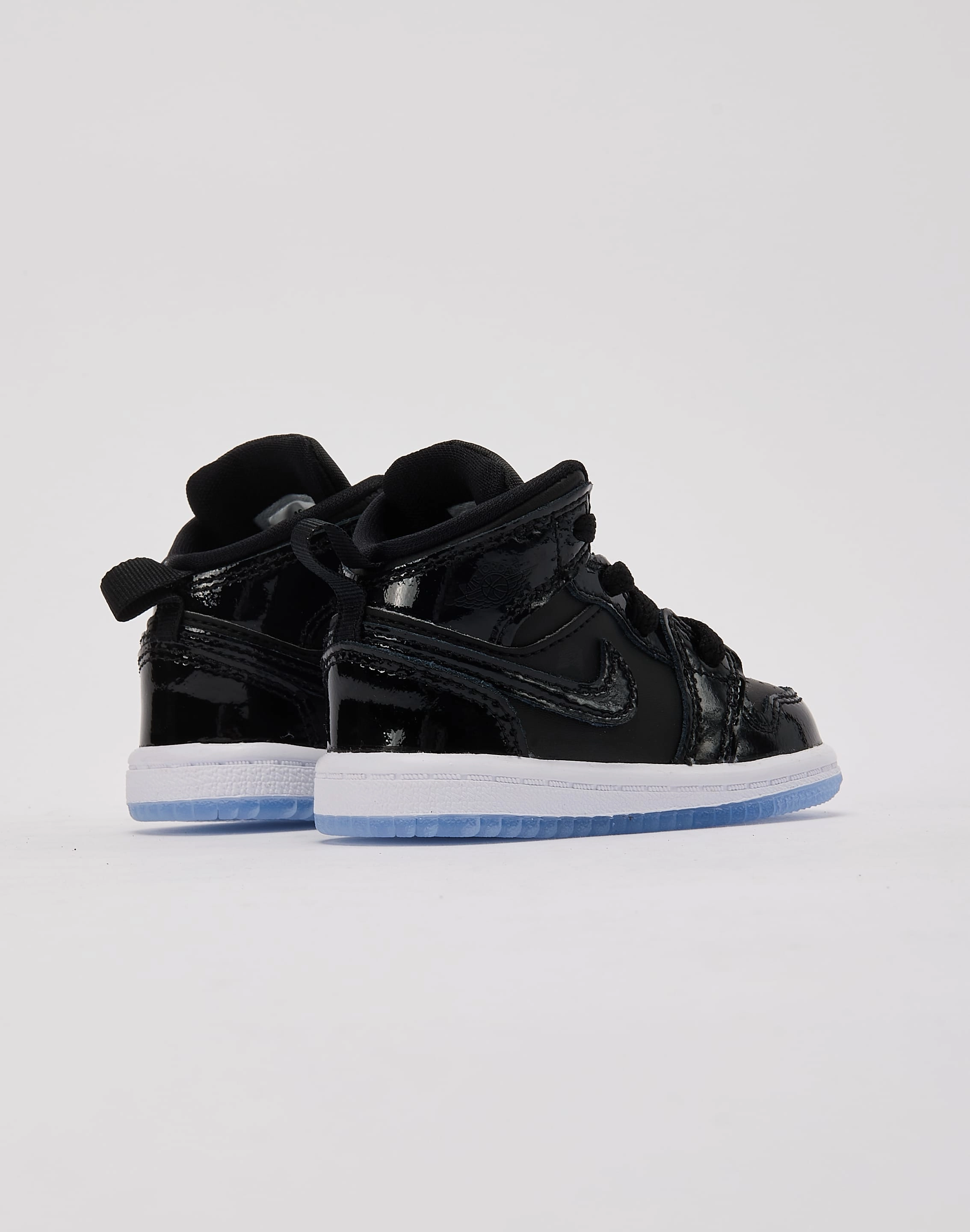 Fashion lookbook Jordan Air Jordan 1 Mid SE Toddler