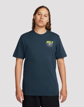 Fashion lookbook Nike Sportswear HBR Open Armory Navy Tee Upcycled fashion